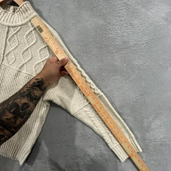 American Eagle Sweater Womens M Cream Fisherman Cable Knit‎ Pullover Cottage